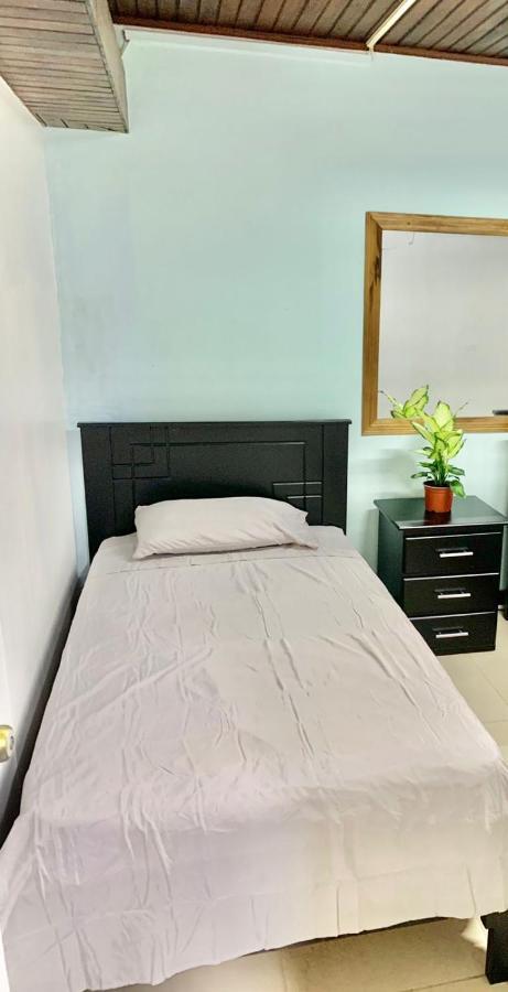 Global House Cr Hostel Backpackers Alajuela Habitacion Compartida 2 Camas Por Habitacion 외부 사진